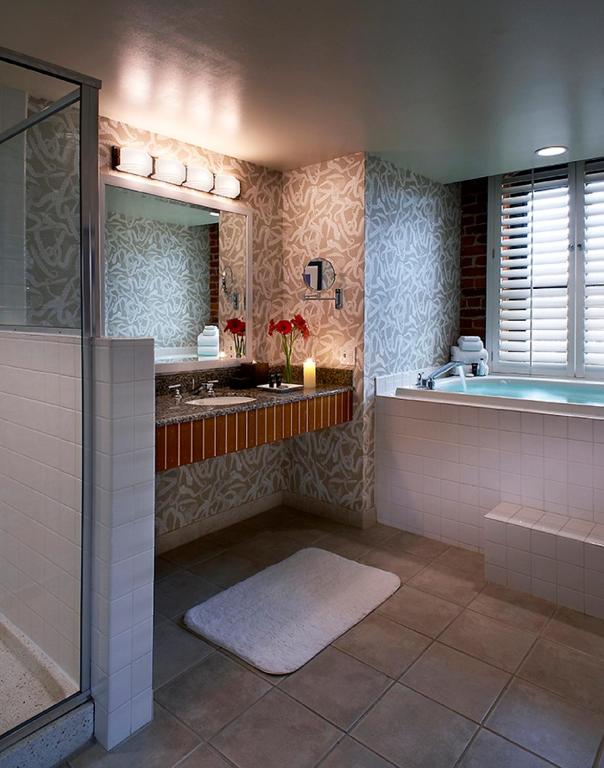 One-Bedroom Suite – King Bed