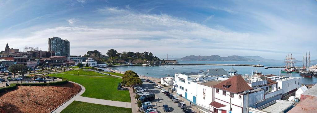 Queen Room with Two Queen Beds – Bay View