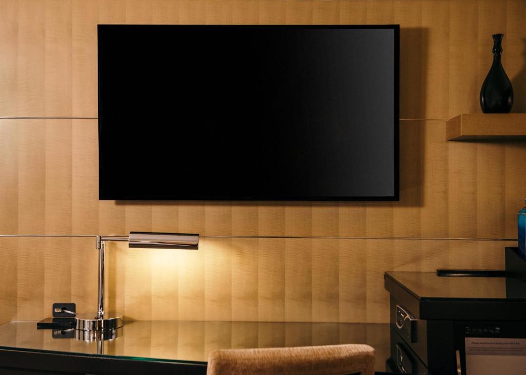 Deluxe Strip View King Room