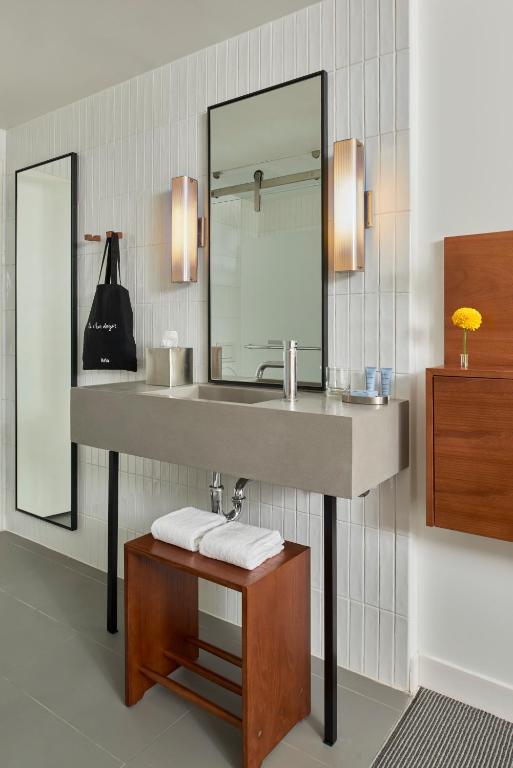 King Room with Courtyard View