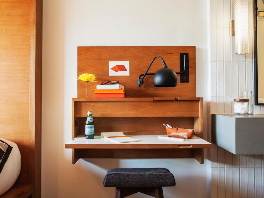 Queen Room with City View