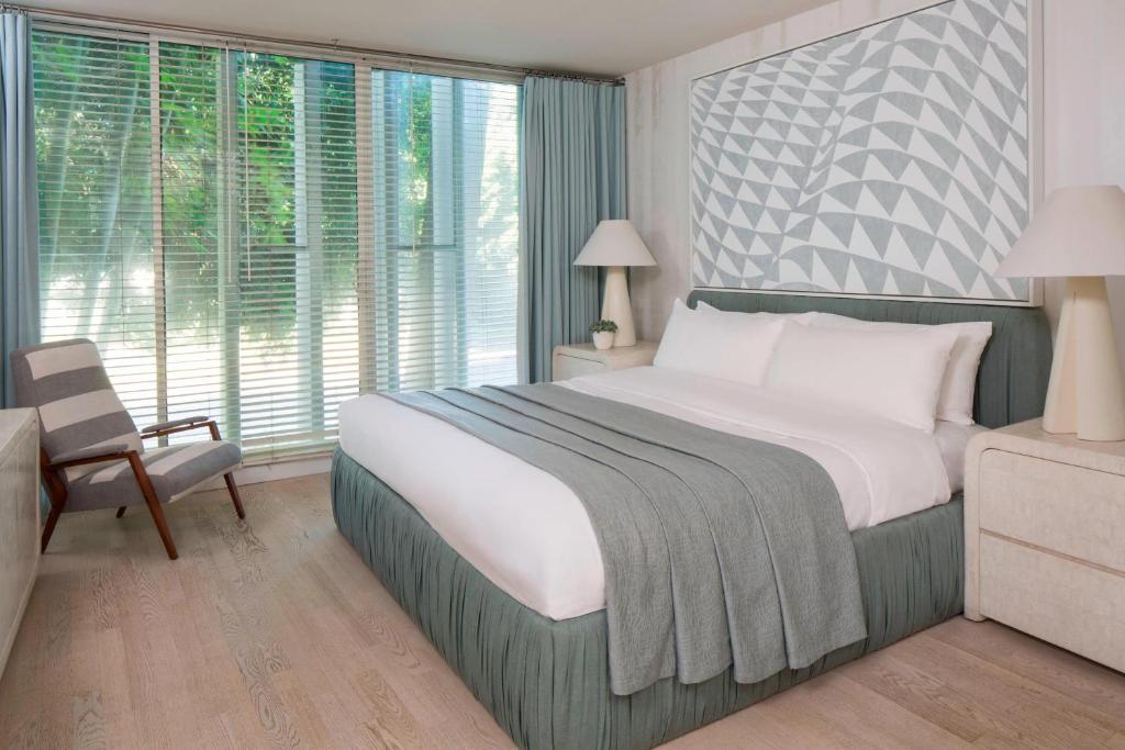 Deluxe King Guest room 1 King