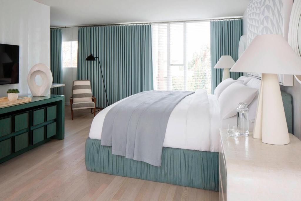 Junior Suite Junior Suite 1 King