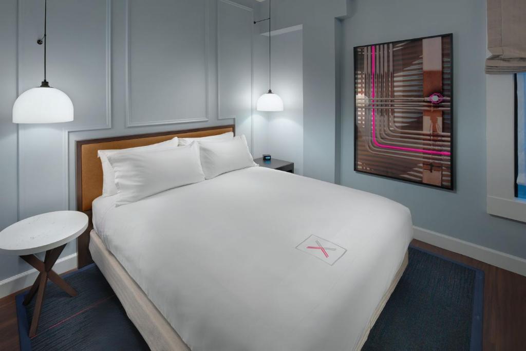 Deluxe King – Hearing Accessible