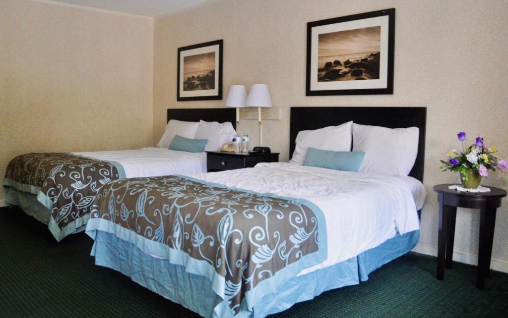 Double Room with Two Double Beds – Non-Smoking