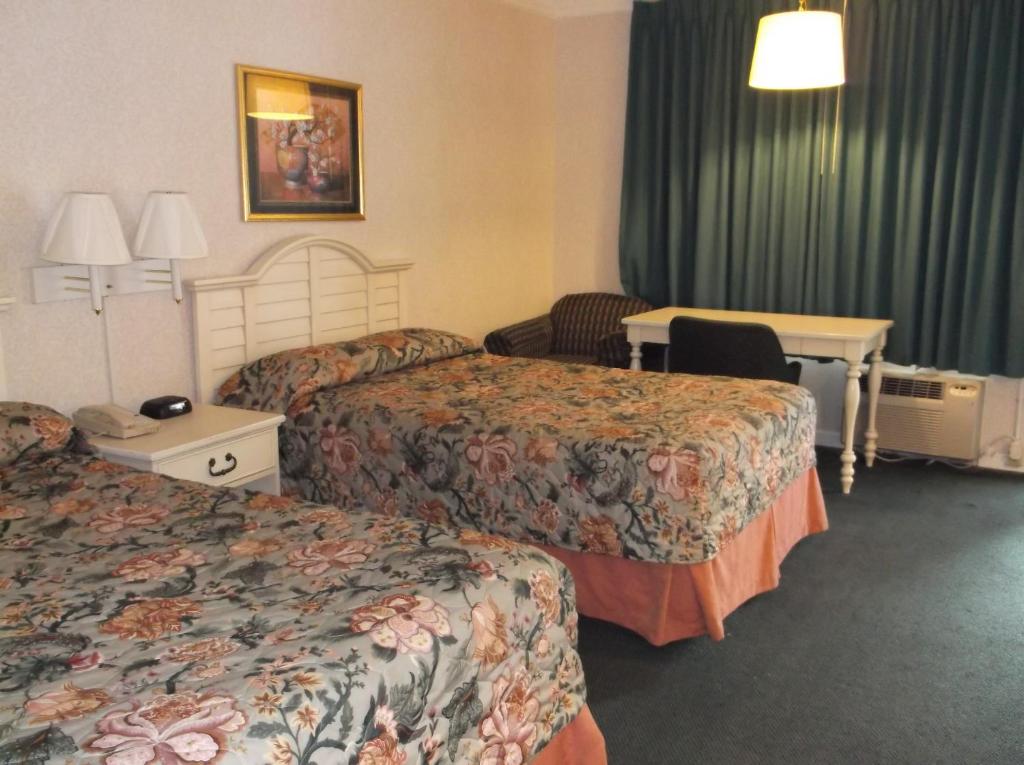 Double Room with Two Double Beds – Non-Smoking