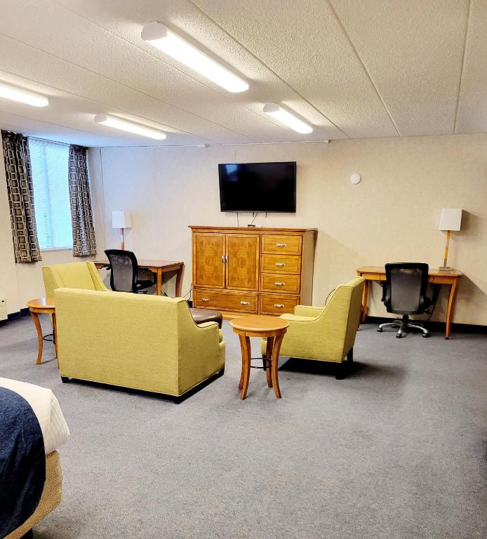 1 Room King Suite Non-Smoking