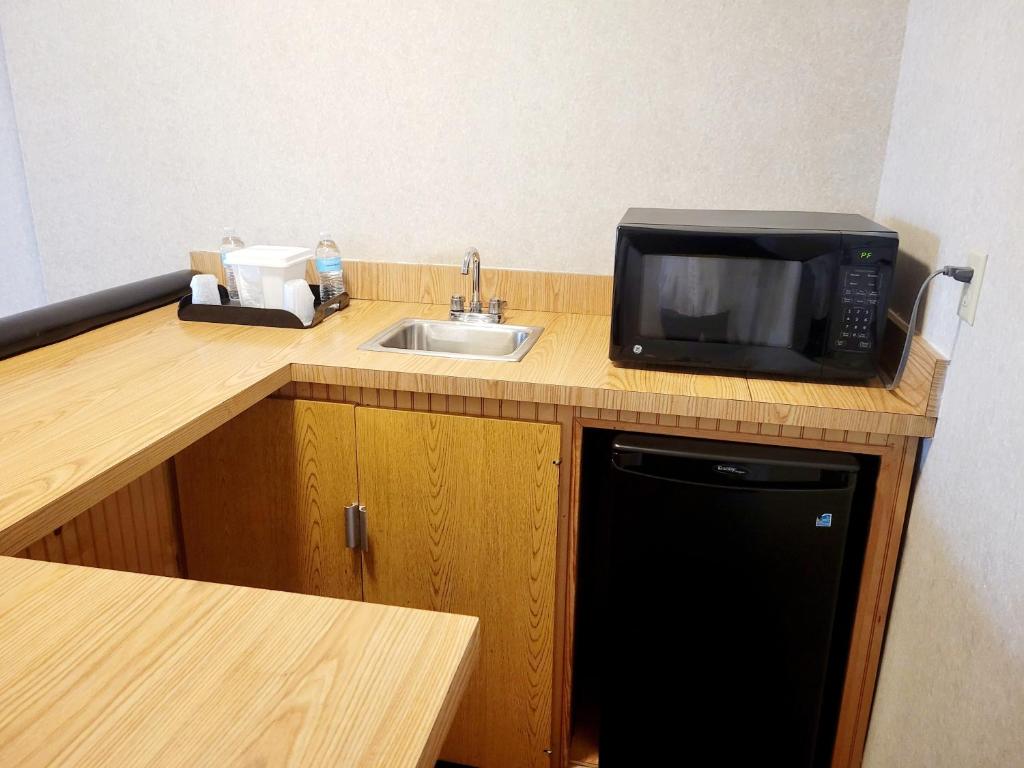 Two Room Kings Suite Non-Smoking