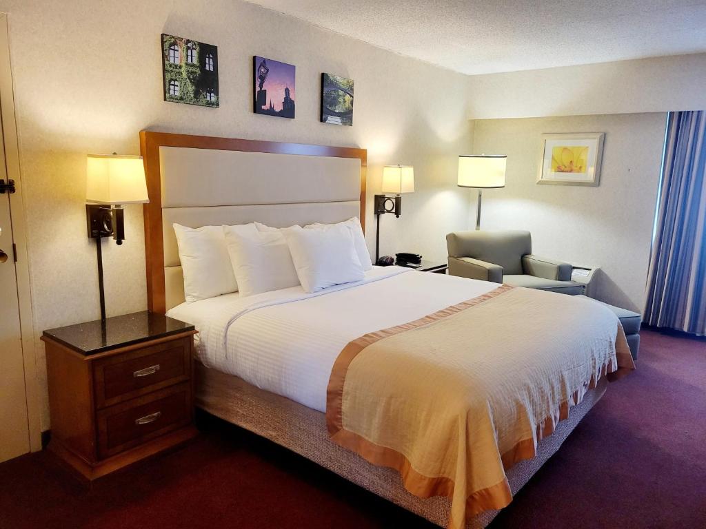 Two Room Kings Suite Non-Smoking