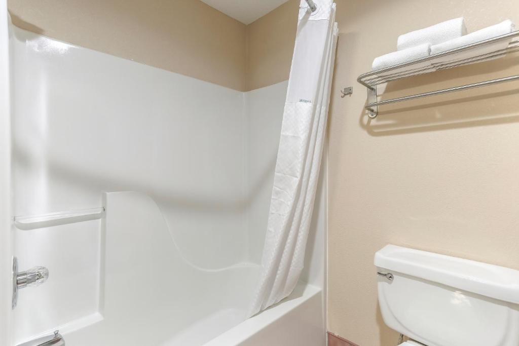 Deluxe Room with Two Queen Beds – Non-Smoking