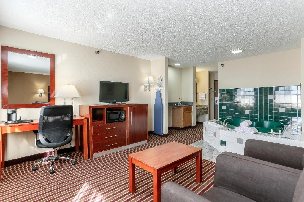 King Studio Suite – Non-Smoking