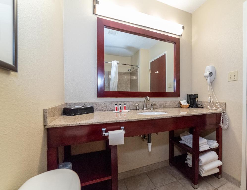 Deluxe Double Room with Two Double Beds – Non-Smoking