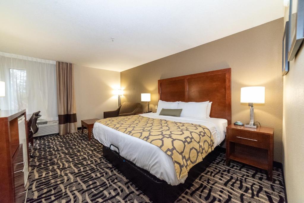 Deluxe King Room – Non-Smoking