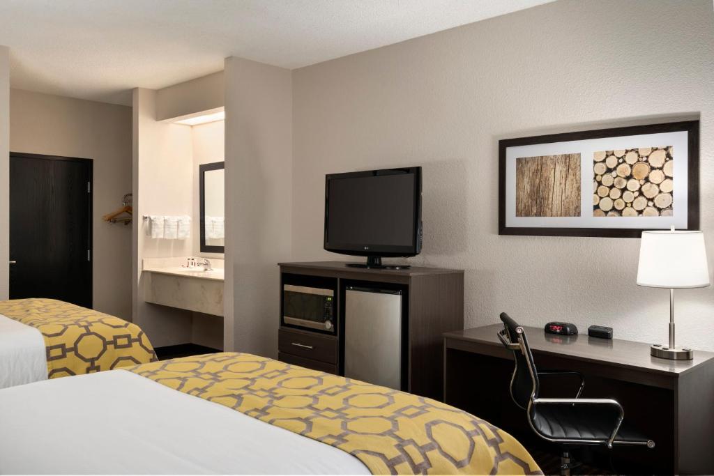 Queen Room with Two Queen Beds – Non-Smoking