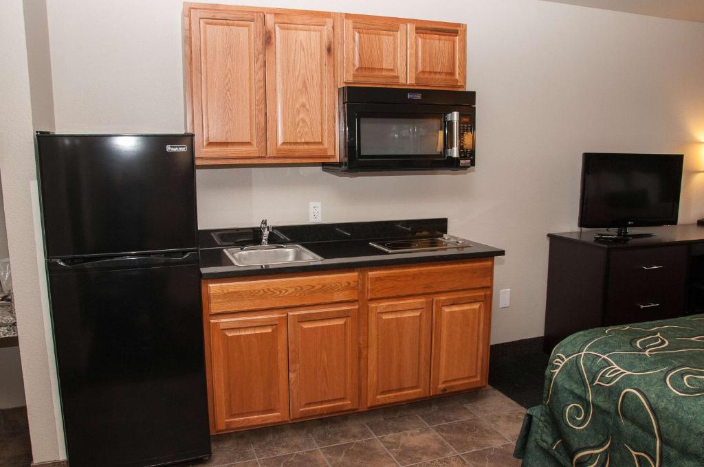 Deluxe Queen Studio – Non-Smoking