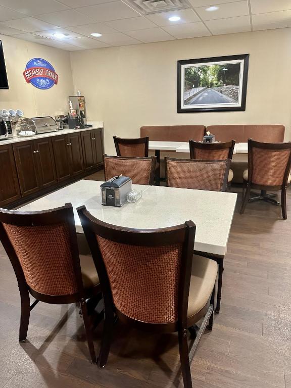 Double Room with Two Double Beds – Non-Smoking