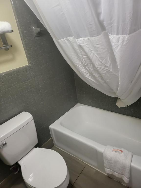 Deluxe King Room – Non-Smoking