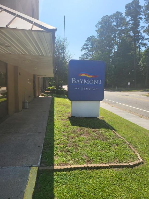 Deluxe King Room – Non-Smoking