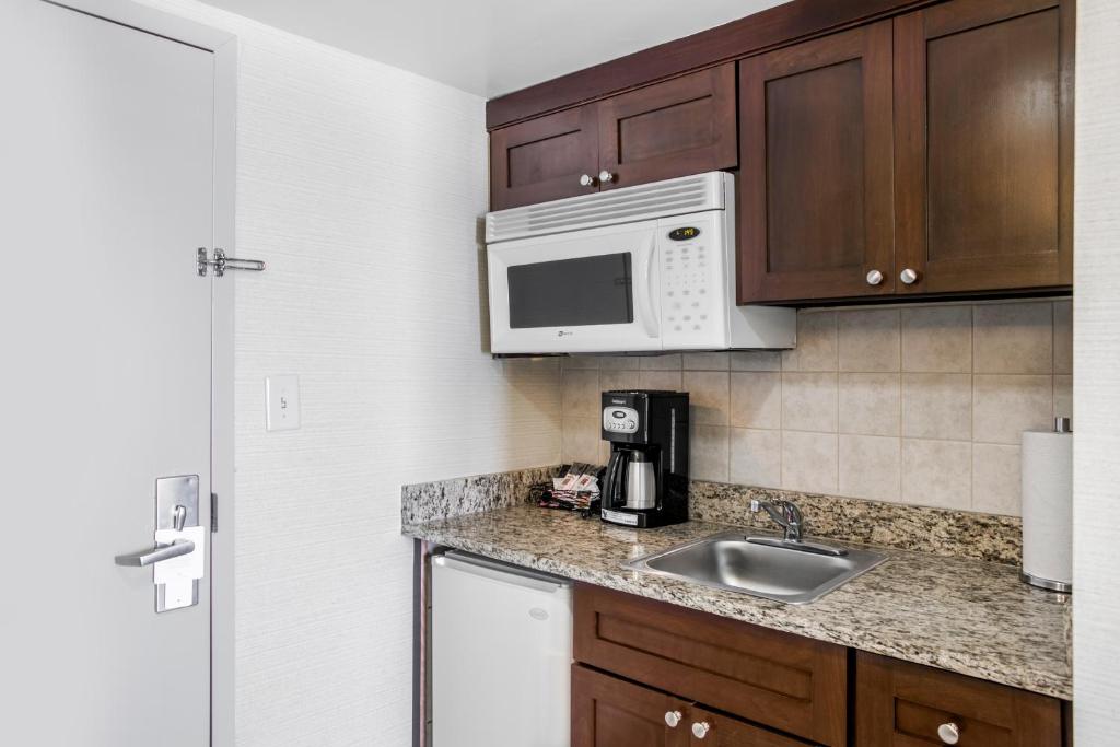 Deluxe Oceanfront Studio