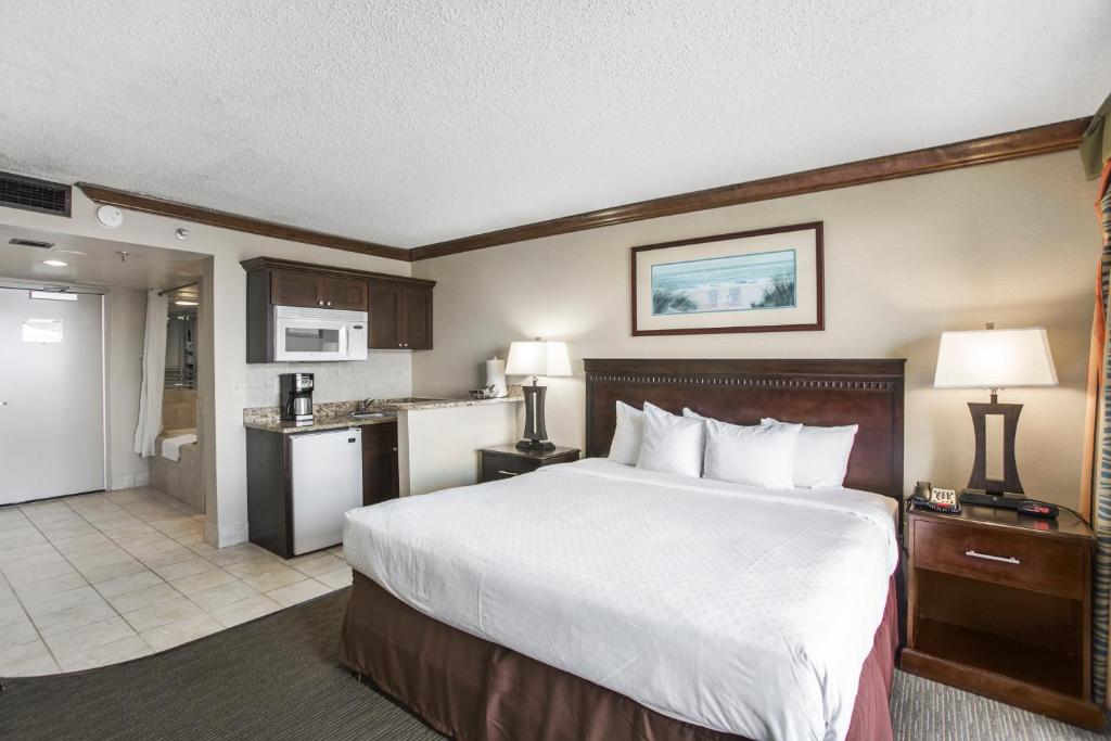 Deluxe Oceanfront Studio