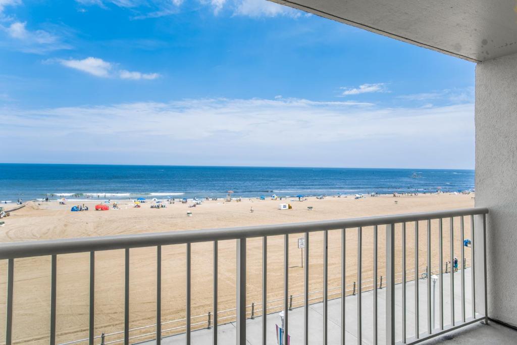 Deluxe One-Bedroom Suite – Oceanfront