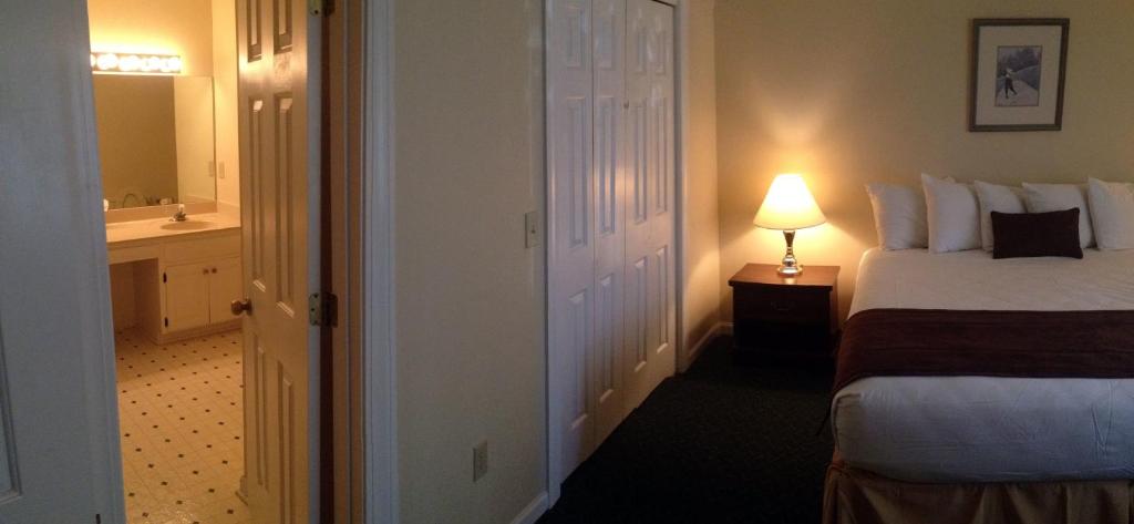 King Suite – Non-Smoking