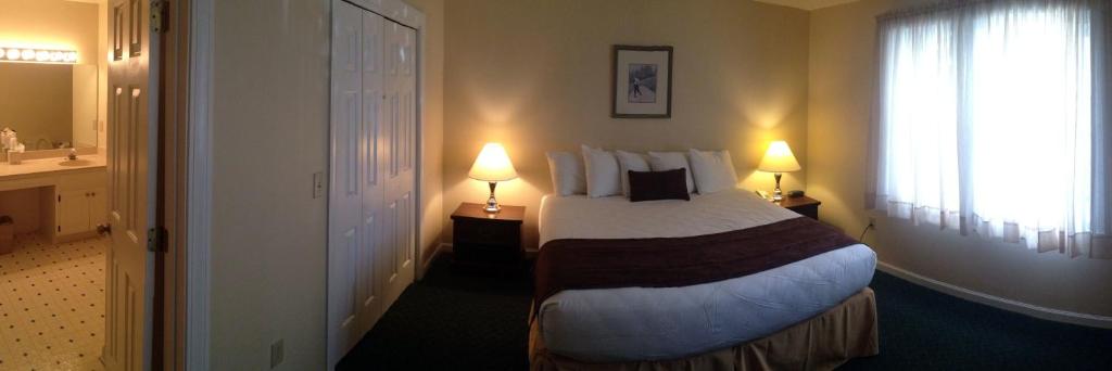 King Suite – Non-Smoking