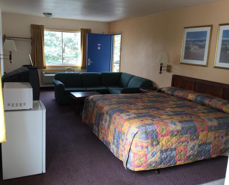 Deluxe King Suite