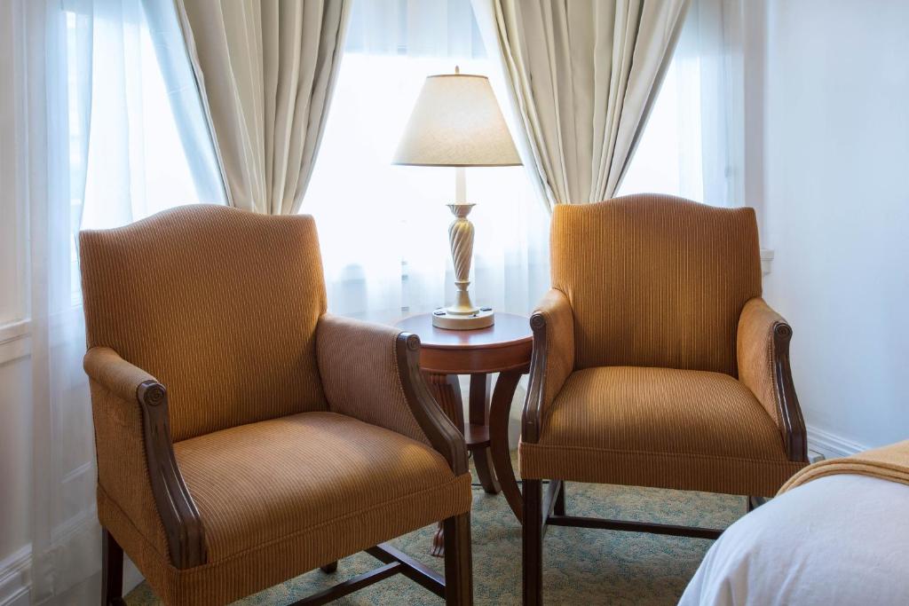 Studio Suite With Kitchen