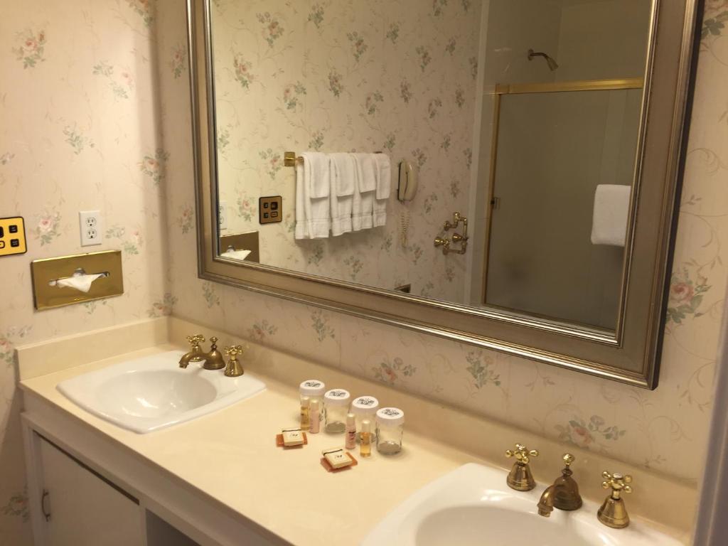 Studio Suite With Wet Bar