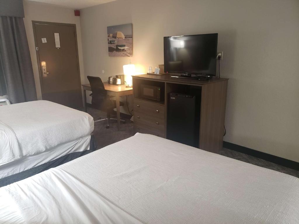 Queen Room with Two Queen Beds – Non-Smoking