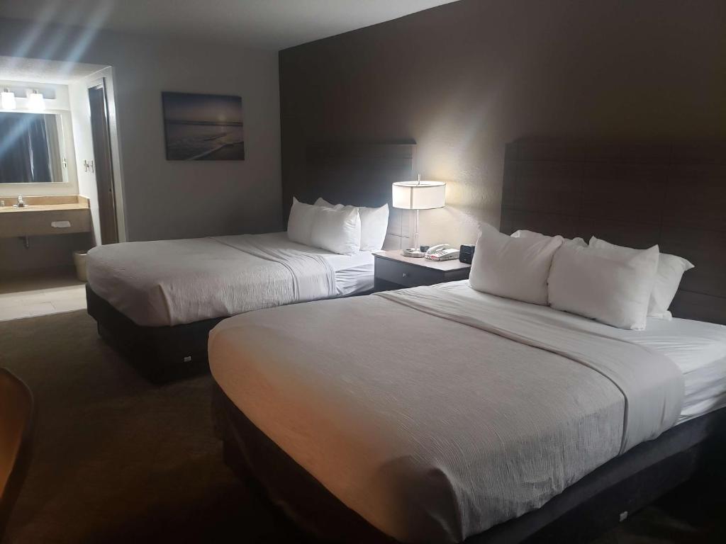 Queen Room with Two Queen Beds – Non-Smoking