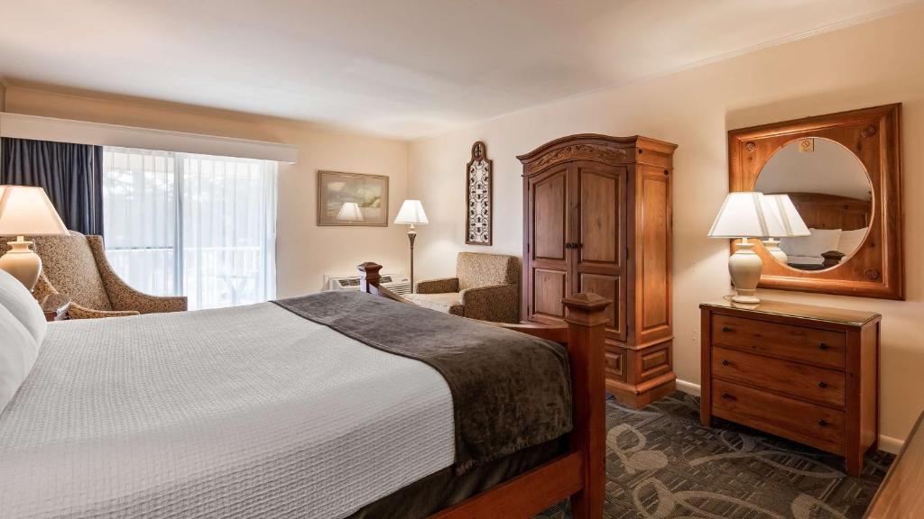 King Room with Balcony