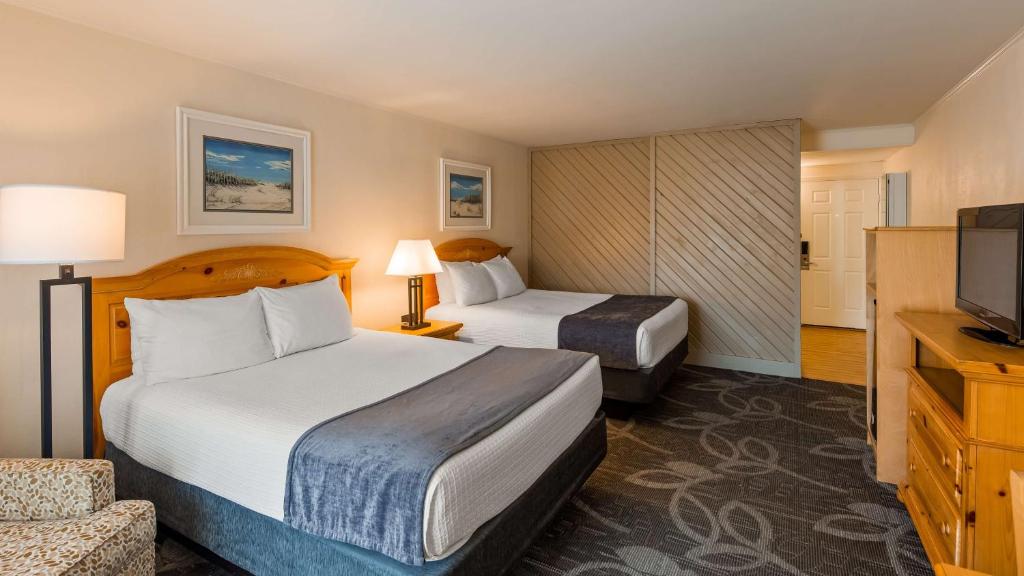 Queen Room with Two Queen Beds and Roll-In Shower – Disability AccessNon-Smoking