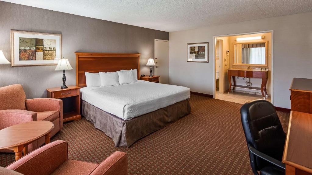 Mini King Suite – Non-Smoking