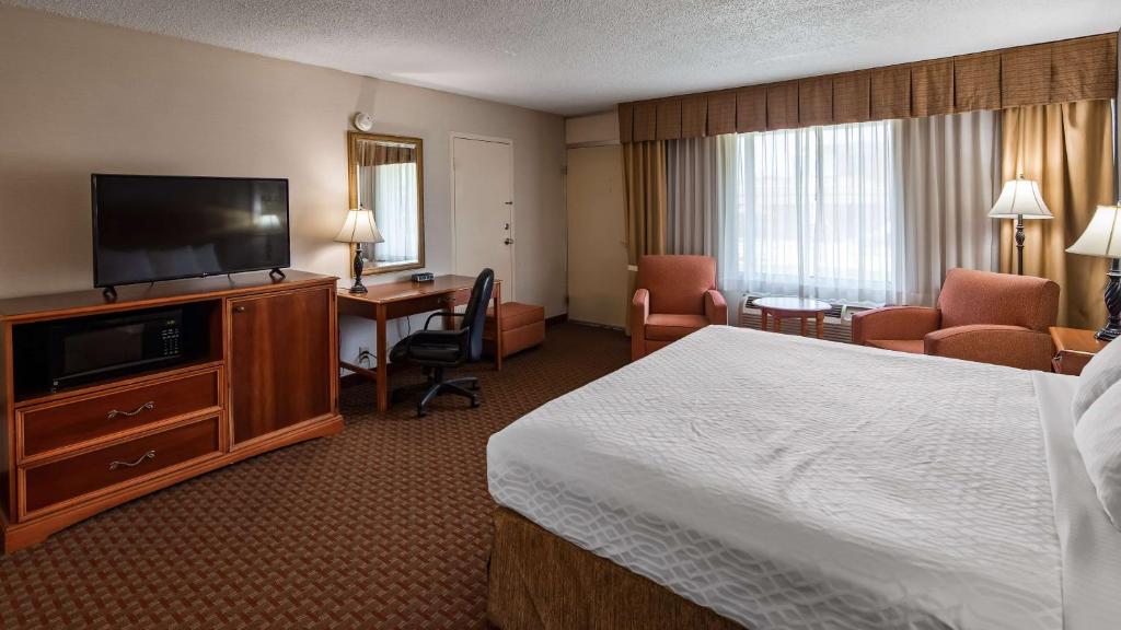 Mini King Suite – Non-Smoking