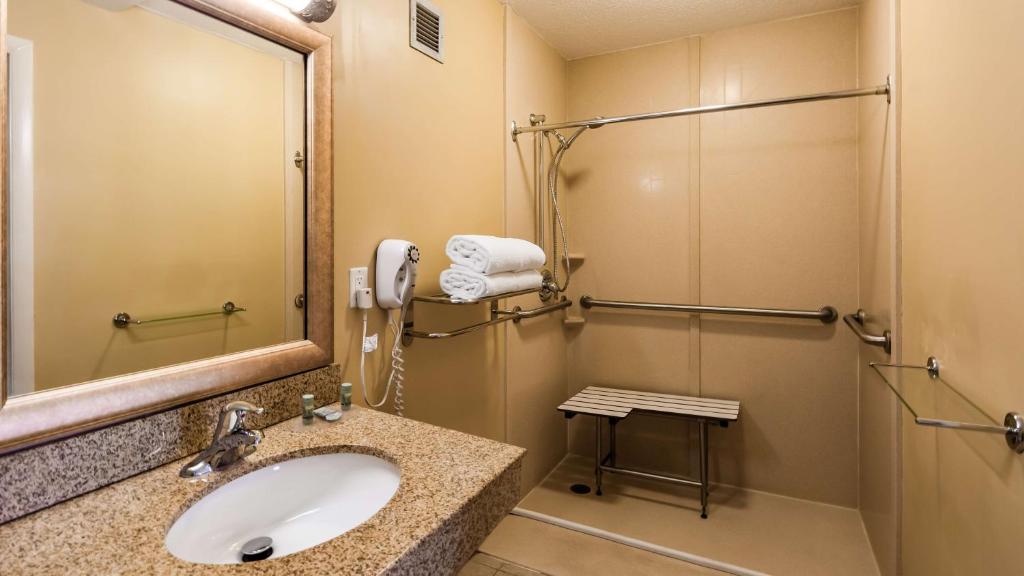 Mini King Suite – Non-Smoking