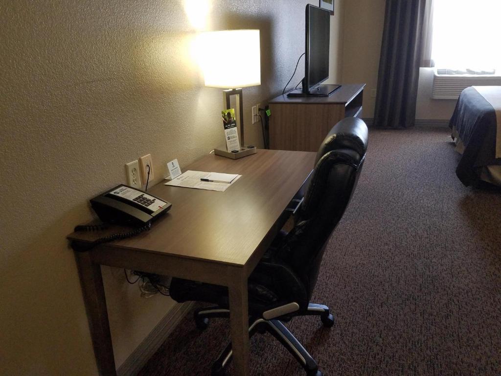 King Suite with Sofa Bed and Wet Bar