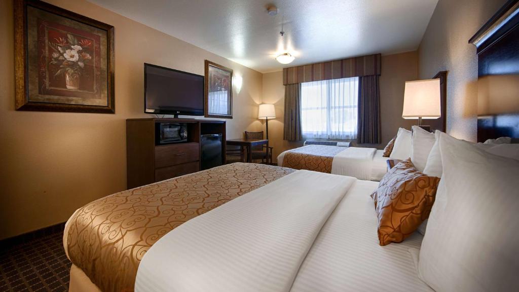 Queen Room with Two Queen Beds – Non Smoking