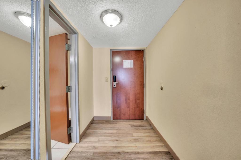 King Room – Non-Smoking