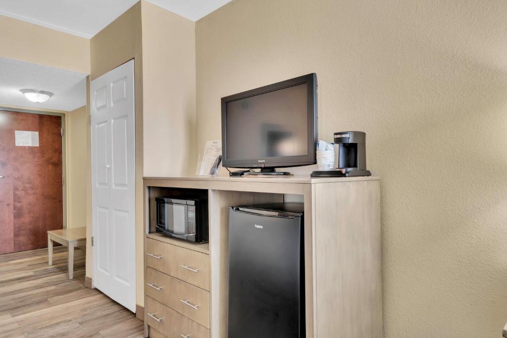 King Room with Bath Tub – Mobility AccessNon-Smoking