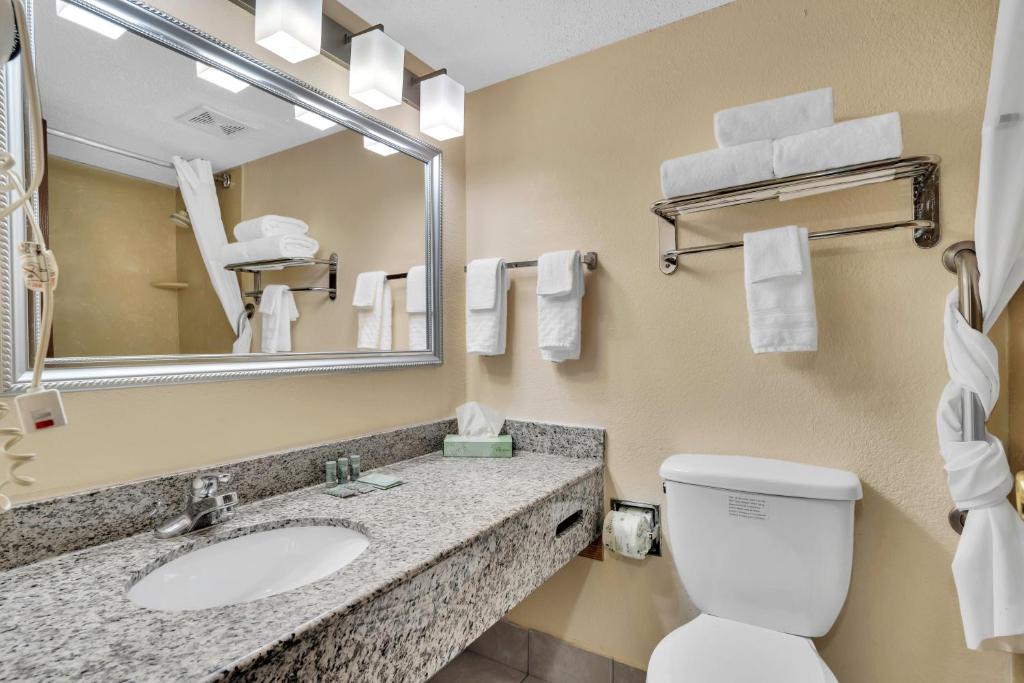 King Room with Bath Tub – Mobility AccessNon-Smoking