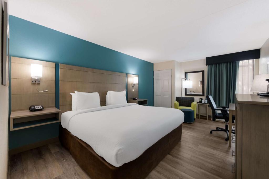 King Room with Bath Tub – Mobility AccessNon-Smoking