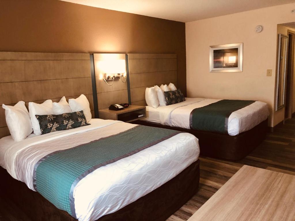 Queen Room with Two Queen Beds – Non-Smoking