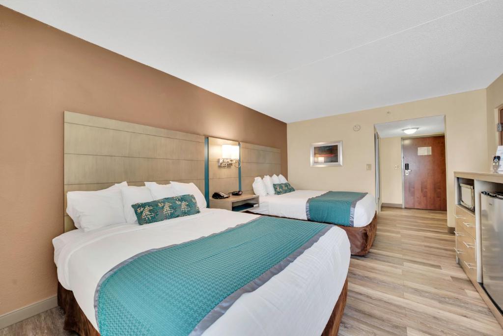 Queen Room with Two Queen Beds – Non-Smoking