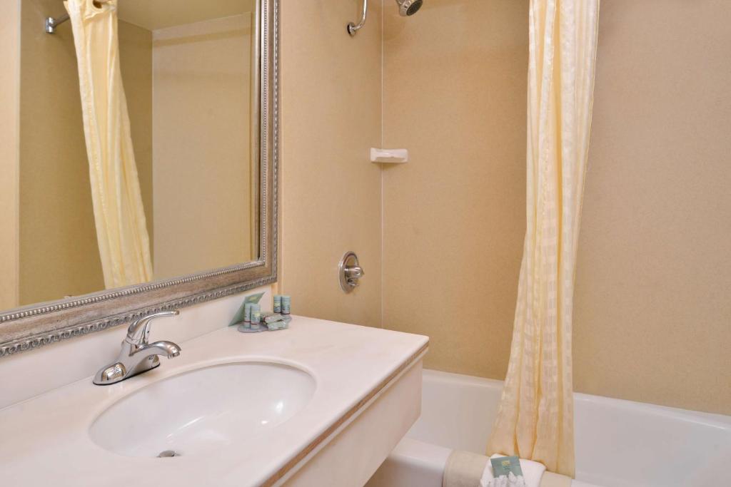 Room with Two Double Beds – Upper Floor