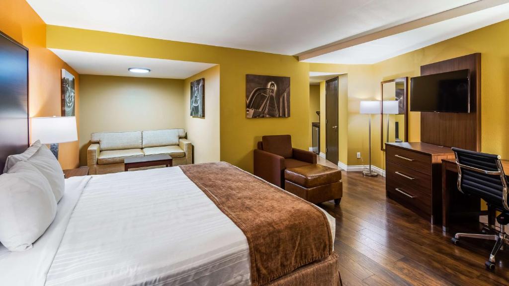 King Room with Sofa Bed