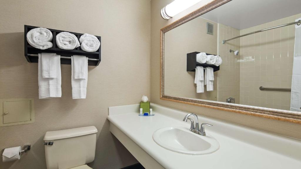 Queen Room with Two Queen Beds – Disability AccessNon-Smoking