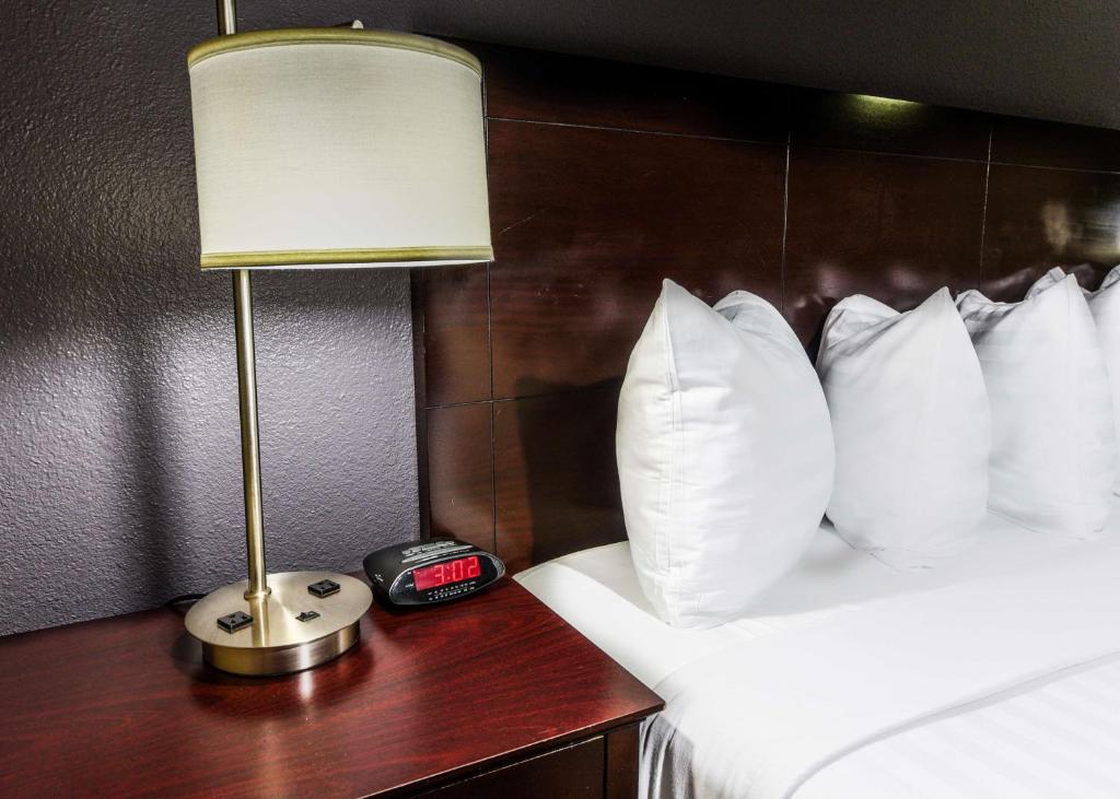 Queen Room with Two Queen Beds – Non-Smoking