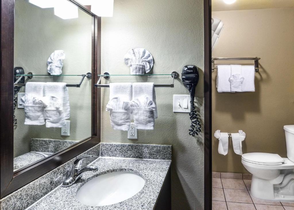 Queen Room with Two Queen Beds – Non-Smoking